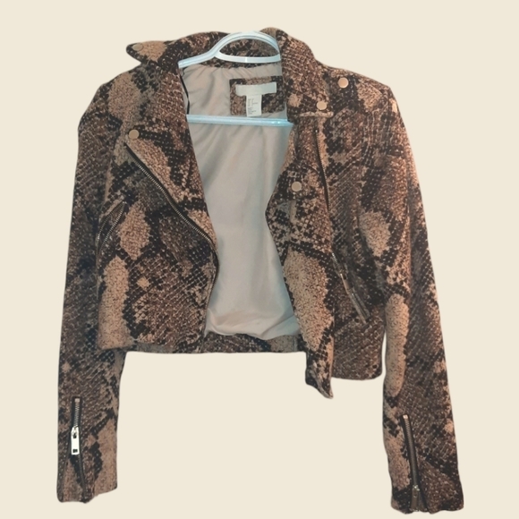 H&M CROPPED SNAKE PRINT BIKER JACKET SIZE  4 ๐ - Picture 3 of 4